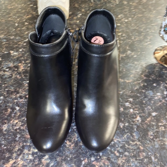 Womens Black Bootie Size 7.5… 3inch heel - Picture 2 of 4